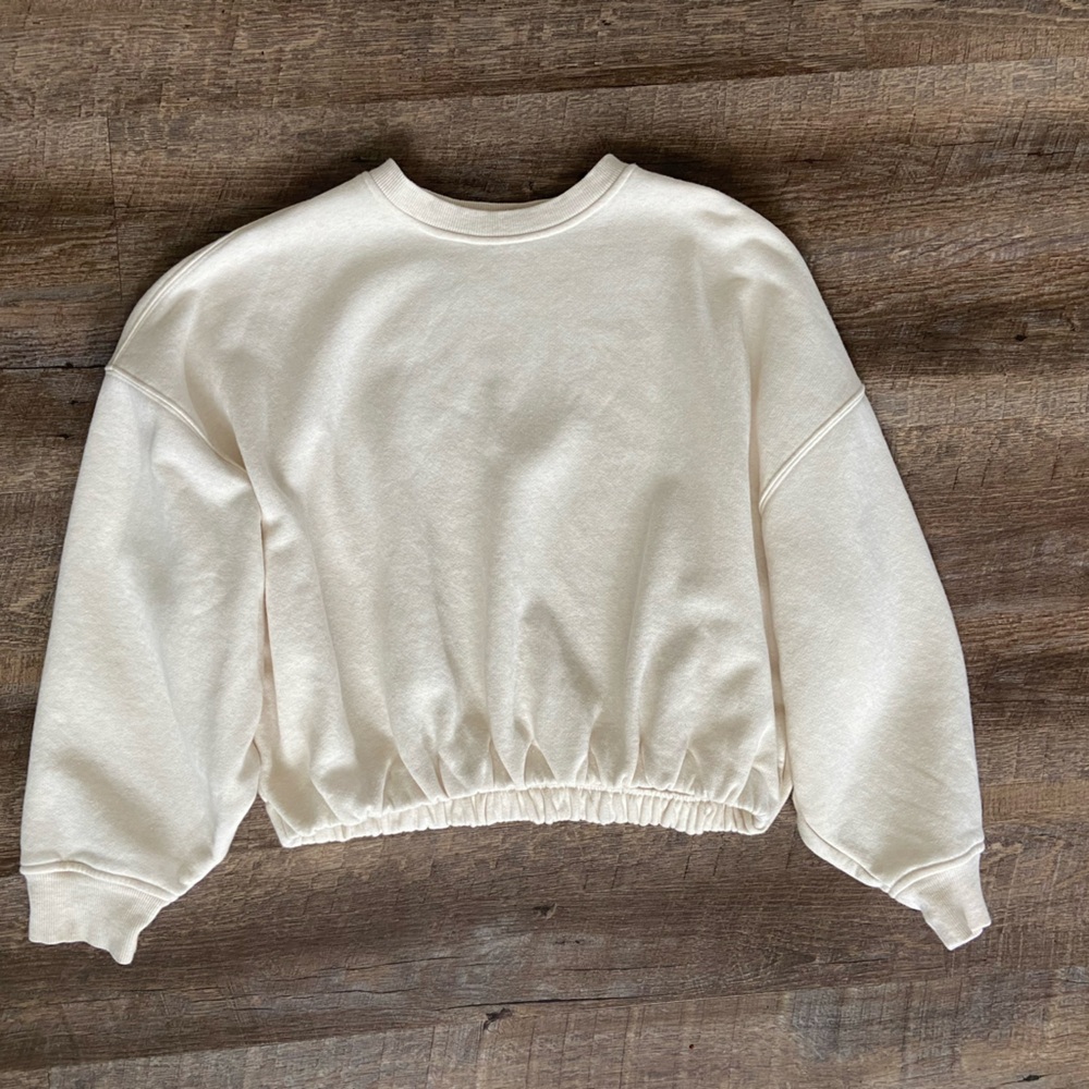 Nuuds cropped sweatshirt. Size M. Heathered cream color. NWOT.